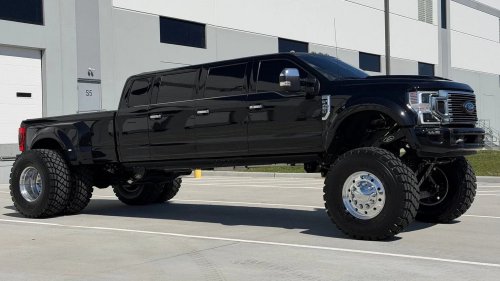 Six-Door Ford F-450 Looks Expensive. Its $1,038 Fuel Bill Agrees