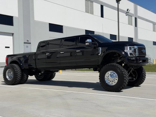 Six-Door Ford F-450 Looks Expensive. Its $1,038 Fuel Bill Agrees