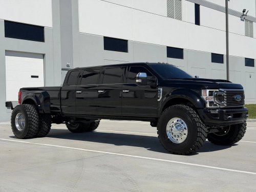 Six-Door Ford F-450 Looks Expensive. Its $1,038 Fuel Bill Agrees