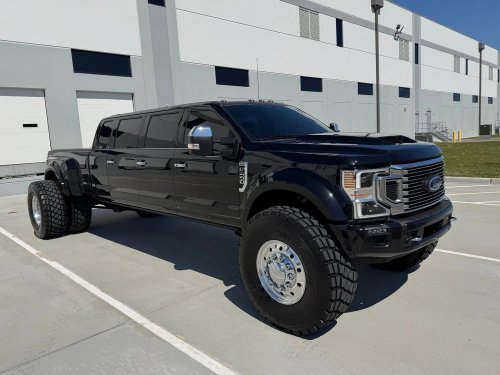 Six-Door Ford F-450 Looks Expensive. Its $1,038 Fuel Bill Agrees