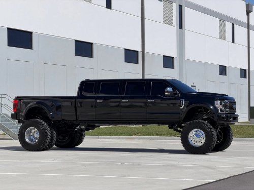 Six-Door Ford F-450 Looks Expensive. Its $1,038 Fuel Bill Agrees