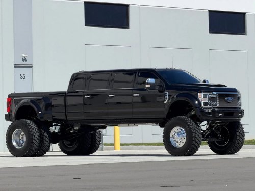 Six-Door Ford F-450 Looks Expensive. Its $1,038 Fuel Bill Agrees
