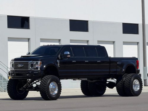 Six-Door Ford F-450 Looks Expensive. Its $1,038 Fuel Bill Agrees