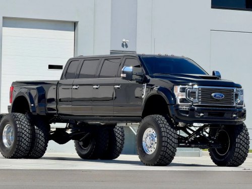Six-Door Ford F-450 Looks Expensive. Its $1,038 Fuel Bill Agrees