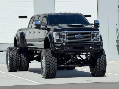 Six-Door Ford F-450 Looks Expensive. Its $1,038 Fuel Bill Agrees