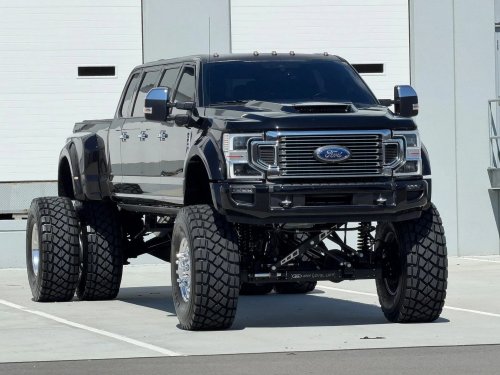 Six-Door Ford F-450 Looks Expensive. Its $1,038 Fuel Bill Agrees