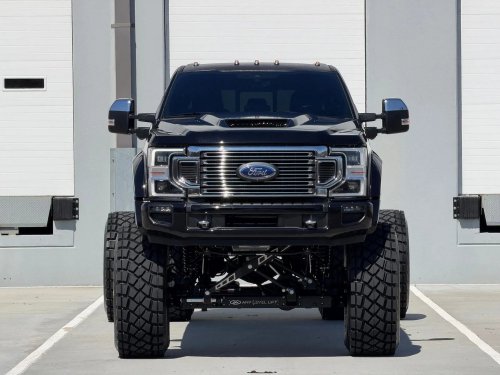 Six-Door Ford F-450 Looks Expensive. Its $1,038 Fuel Bill Agrees