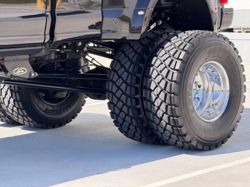 Six-Door Ford F-450 Looks Expensive. Its $1,038 Fuel Bill Agrees