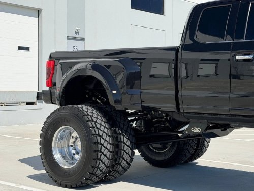 Six-Door Ford F-450 Looks Expensive. Its $1,038 Fuel Bill Agrees