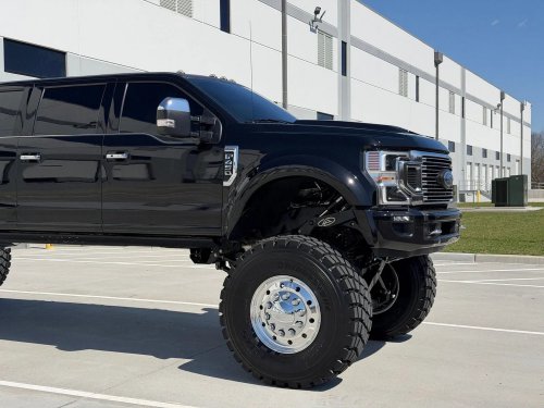 Six-Door Ford F-450 Looks Expensive. Its $1,038 Fuel Bill Agrees