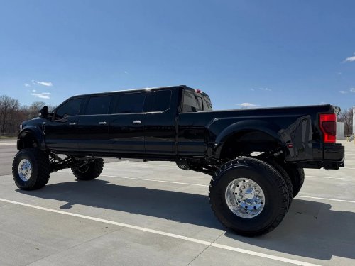 Six-Door Ford F-450 Looks Expensive. Its $1,038 Fuel Bill Agrees