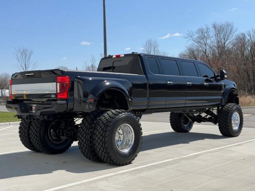 Six-Door Ford F-450 Looks Expensive. Its $1,038 Fuel Bill Agrees