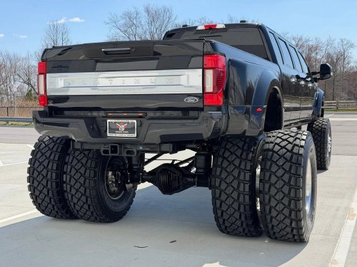 Six-Door Ford F-450 Looks Expensive. Its $1,038 Fuel Bill Agrees