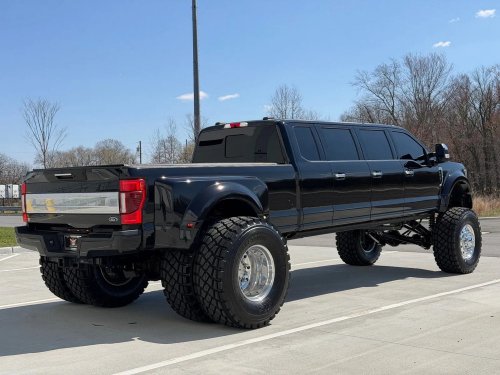 Six-Door Ford F-450 Looks Expensive. Its $1,038 Fuel Bill Agrees