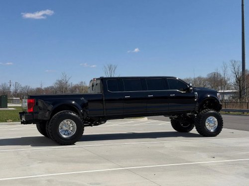 Six-Door Ford F-450 Looks Expensive. Its $1,038 Fuel Bill Agrees