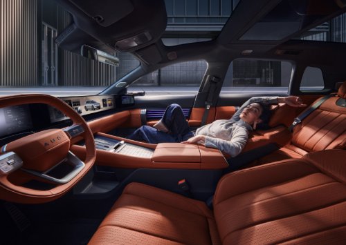 Audi, Audi Q7, China Gets The AUDI EX7 With 671 HP And A 59-Inch Display, America Gets The Q7