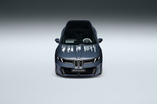 BMW Puts A Kindle-Style Display On The Hood Of Its iX3
