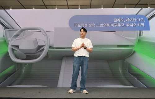 Hyundai’s New Pleos Infotainment Looks Like Tesla’s, Until You Notice What’s Still There