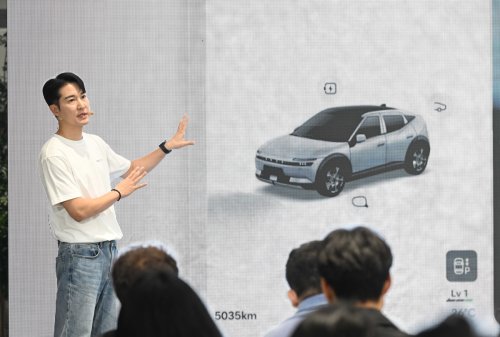 Hyundai’s New Pleos Infotainment Looks Like Tesla’s, Until You Notice What’s Still There