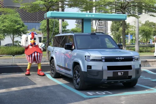 BYD, BYD Flash Charges To 97% In 9 Minutes, And KFC Just Figured Out What To Do With The Wait