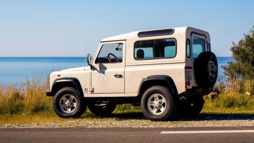 A 2003 Land Rover Defender 90 Makes 120 HP And Somehow Made Me Want To Keep The Keys