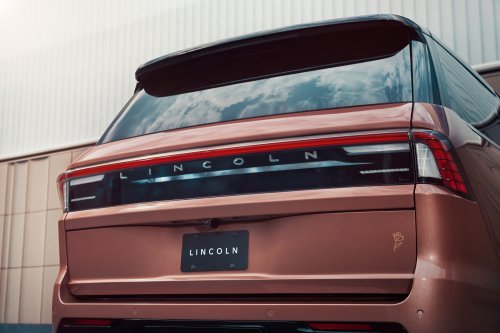 Lincoln Gave Serena Williams A Navigator Money Cannot Buy