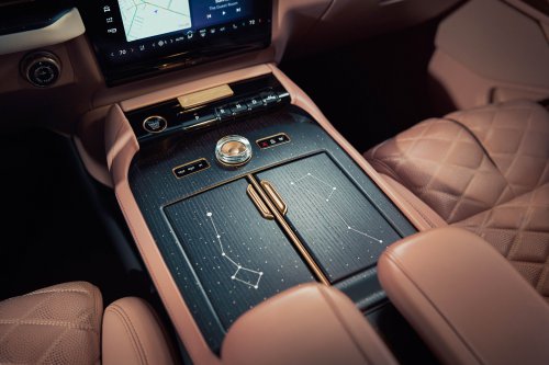 Lincoln Gave Serena Williams A Navigator Money Cannot Buy