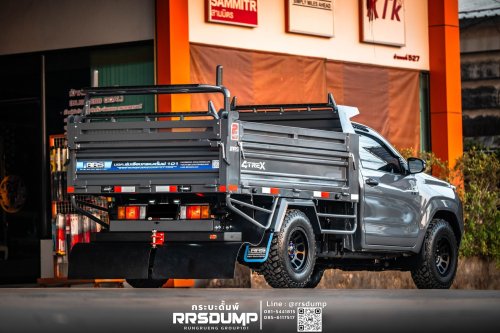 Toyota, Toyota Hilux, Toyota’s Hilux Just Became A Self-Loading Dump Truck That Carries 11,000 Lbs