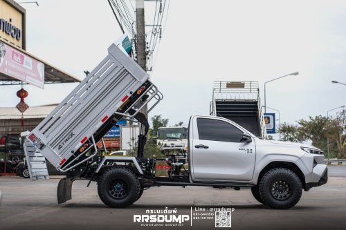 Toyota, Toyota Hilux, Toyota’s Hilux Just Became A Self-Loading Dump Truck That Carries 11,000 Lbs