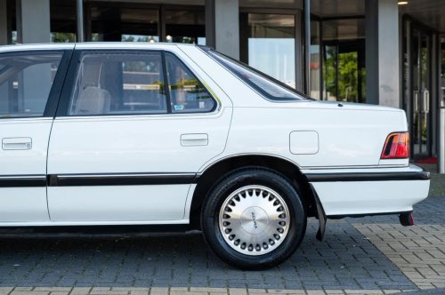 A Museum-Grade Legend V6 Turned Up In A Place Acura Never Sold One