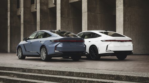 Lexus’s New ES Infotainment Acts Like A Tablet, Talks Back In The Gender You Pick