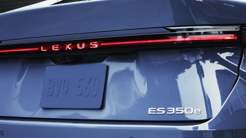 Lexus’s New ES Infotainment Acts Like A Tablet, Talks Back In The Gender You Pick