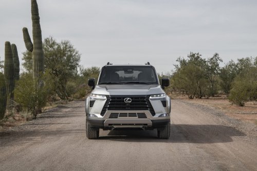 Lexus, Lexus GX, Lexus Exec Basically Confirmed A GX 550h Hybrid, But It May Lose What Buyers Love Most