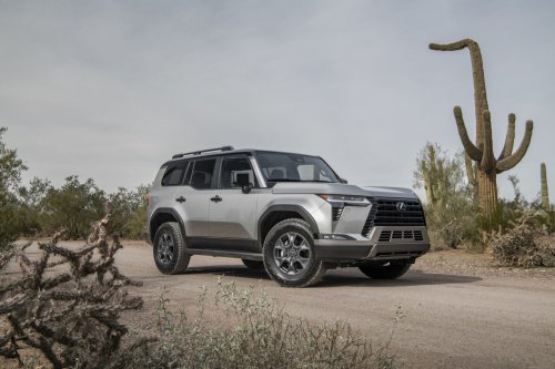 Lexus Exec Basically Confirmed A GX 550h Hybrid, But It May Lose What Buyers Love Most