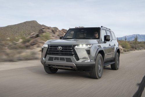 Lexus, Lexus GX, Lexus Exec Basically Confirmed A GX 550h Hybrid, But It May Lose What Buyers Love Most