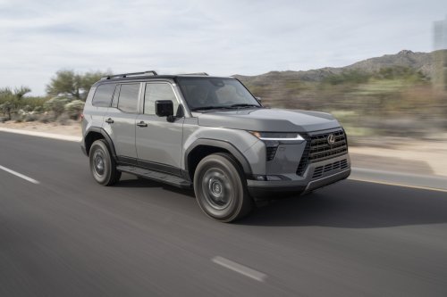 Lexus Exec Basically Confirmed A GX 550h Hybrid, But It May Lose What Buyers Love Most