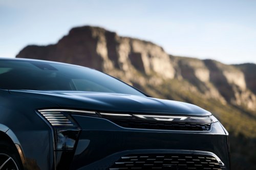 Chrysler’s Already Slashing 2027 Pacifica Pricing A Month After Its Debut