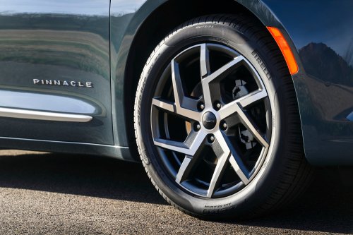 Chrysler’s Already Slashing 2027 Pacifica Pricing A Month After Its Debut