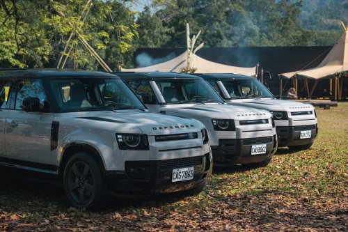 2.6 Tons Of Defender Trophy Crossed A Log Bridge We Built Ourselves