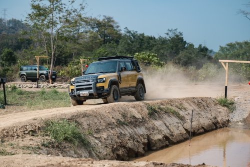 2.6 Tons Of Defender Trophy Crossed A Log Bridge We Built Ourselves