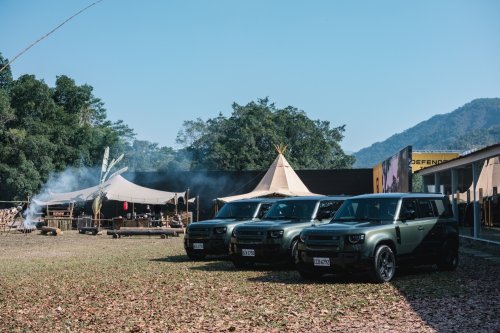 2.6 Tons Of Defender Trophy Crossed A Log Bridge We Built Ourselves