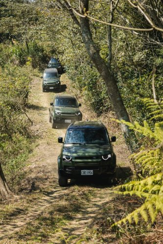 2.6 Tons Of Defender Trophy Crossed A Log Bridge We Built Ourselves