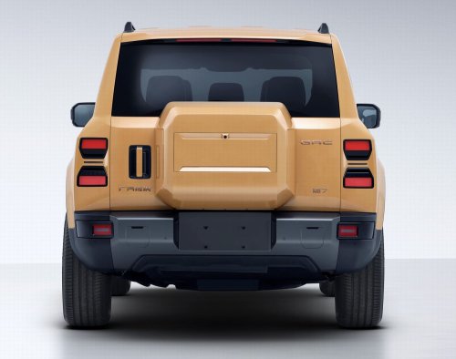 Trumpchi’s New SUV Looks Like A Land Cruiser Wearing A Defender’s Coat