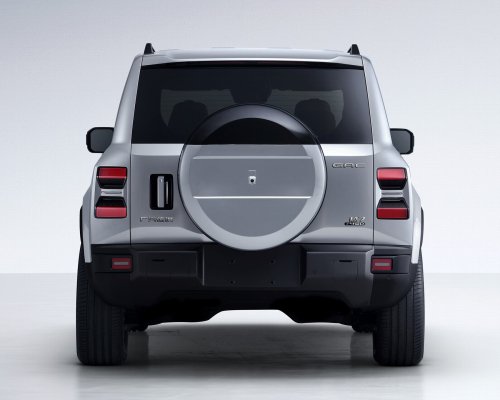 Trumpchi’s New SUV Looks Like A Land Cruiser Wearing A Defender’s Coat