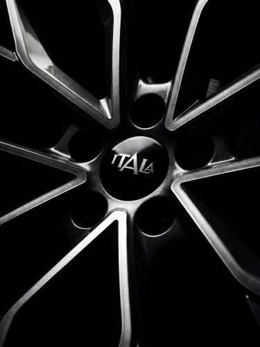 A Pre-War Italian Brand Reborn To Hawk Restyled Chinese Crossovers