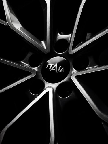 A Pre-War Italian Brand Reborn To Hawk Restyled Chinese Crossovers