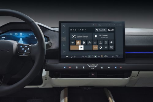 Lexus’s New ES Infotainment Acts Like A Tablet, Talks Back In The Gender You Pick