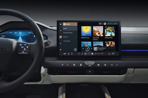 Lexus’s New ES Infotainment Acts Like A Tablet, Talks Back In The Gender You Pick