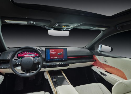 Lexus’s New ES Infotainment Acts Like A Tablet, Talks Back In The Gender You Pick