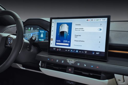 Lexus’s New ES Infotainment Acts Like A Tablet, Talks Back In The Gender You Pick